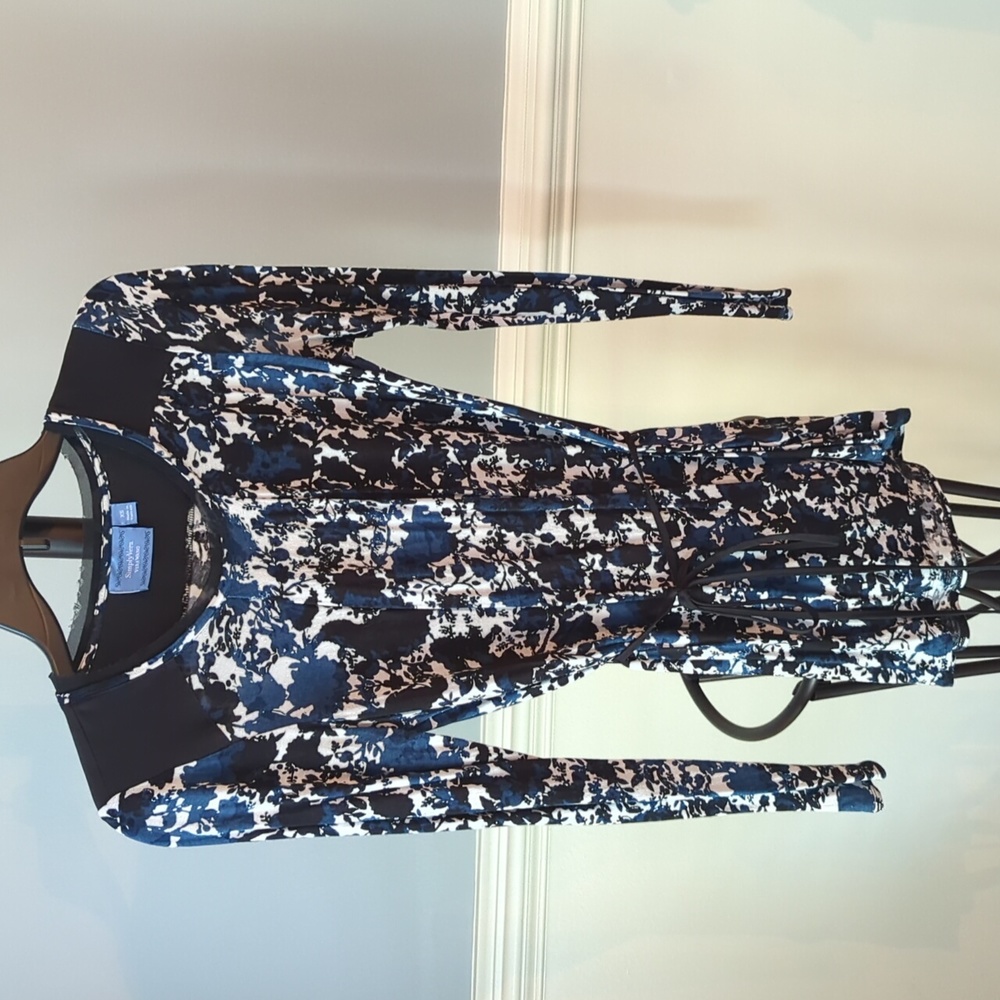 Women's blue and black floral tunic top